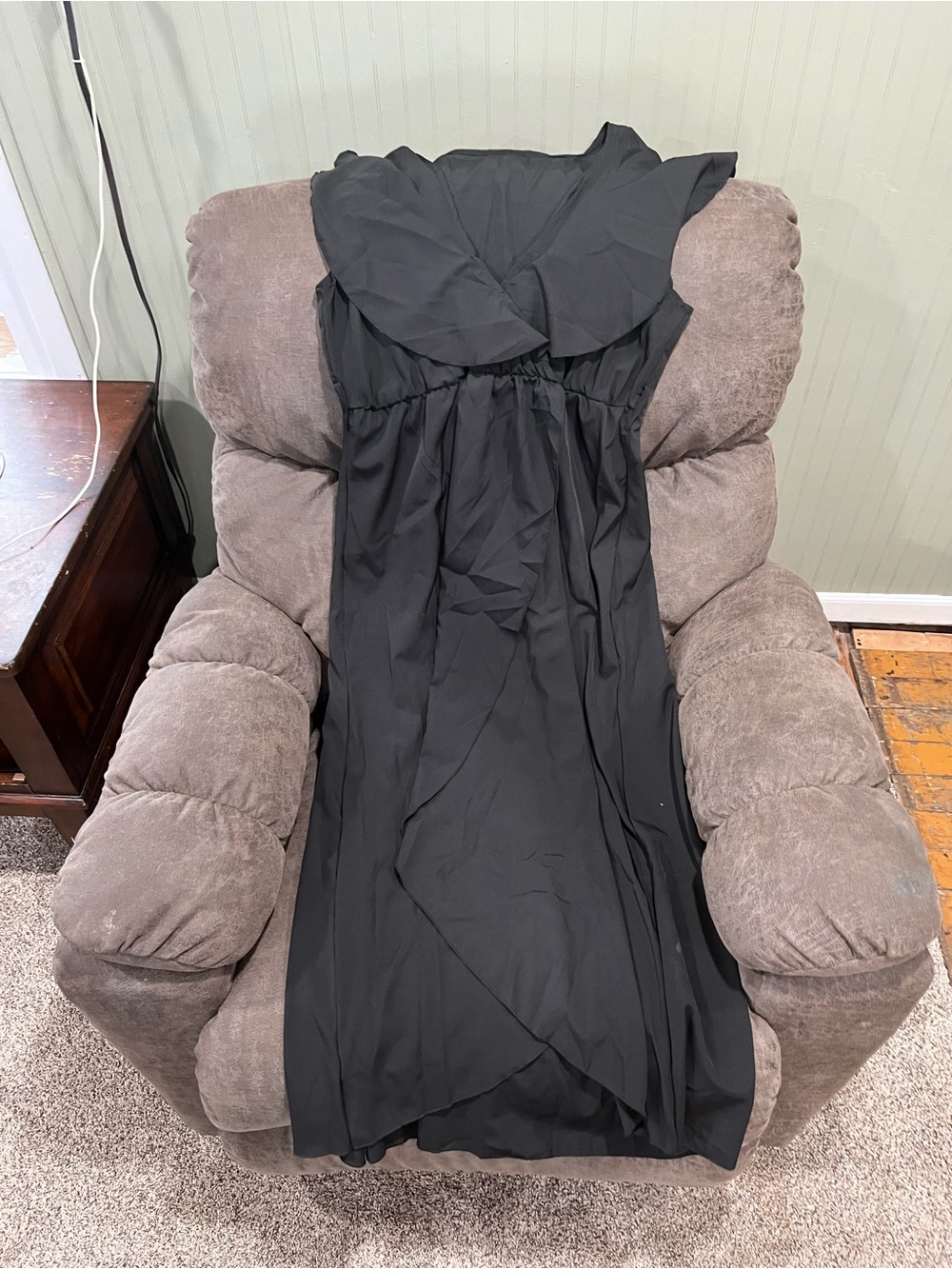 Classic Black Women's Dress with Ruffled Collar